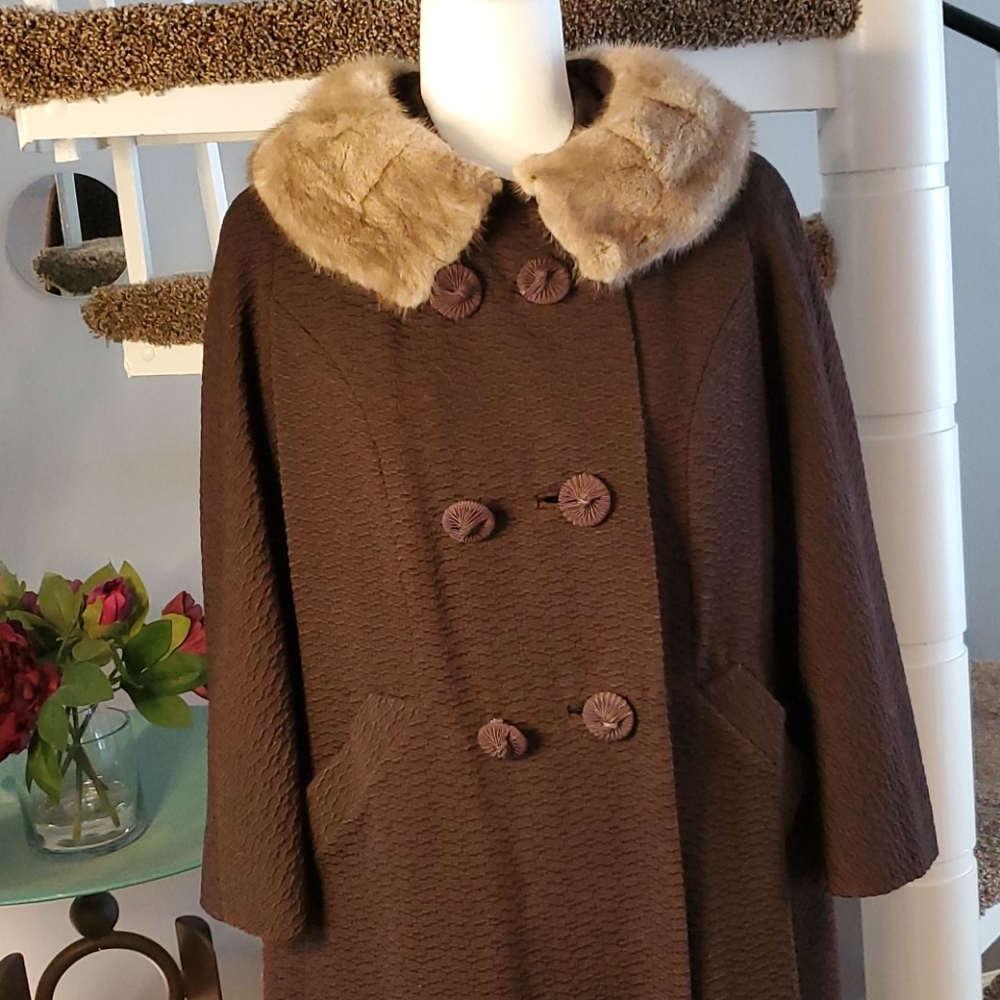 Chic Vintage Coat with Fur Collar - Picture 10 of 12